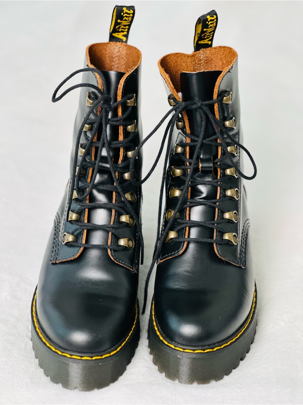 Dr. Martens Women’s Leona Heeled Boots Size 8 - Picture 3 of 11